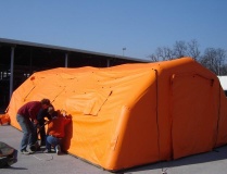 Postavljanje šotorov: členar in novi napihljivi šotor