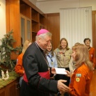 Urška je g. nadškofu dala še kartico z napisano poslanico.