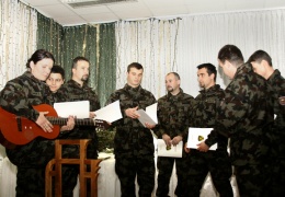 Zbor vojaških kaplanov je zapel nekaj pesmi