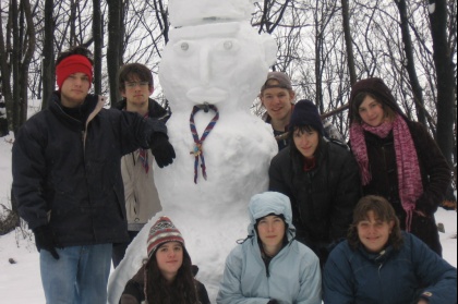 Skupinska slika klana in našega novega člana snežaka