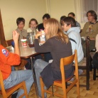 Pri večerji sedi glava družine na začetku mize