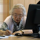 Simbioz@ e-pismena Slovenija je vseslovenski prostovoljski projekt, z namenom da preko medgeneracijskega sodelovanja dvigne računalniško pismenost starejših. Projekt bo dosegel vrhunec v tednu od 17. do 21. oktobra 2011, ko bodo mladi prostovoljci predstavnike generacije svojih dedkov in babic na brezplačnih delavnicah navdušili za uporabo računalnika.  